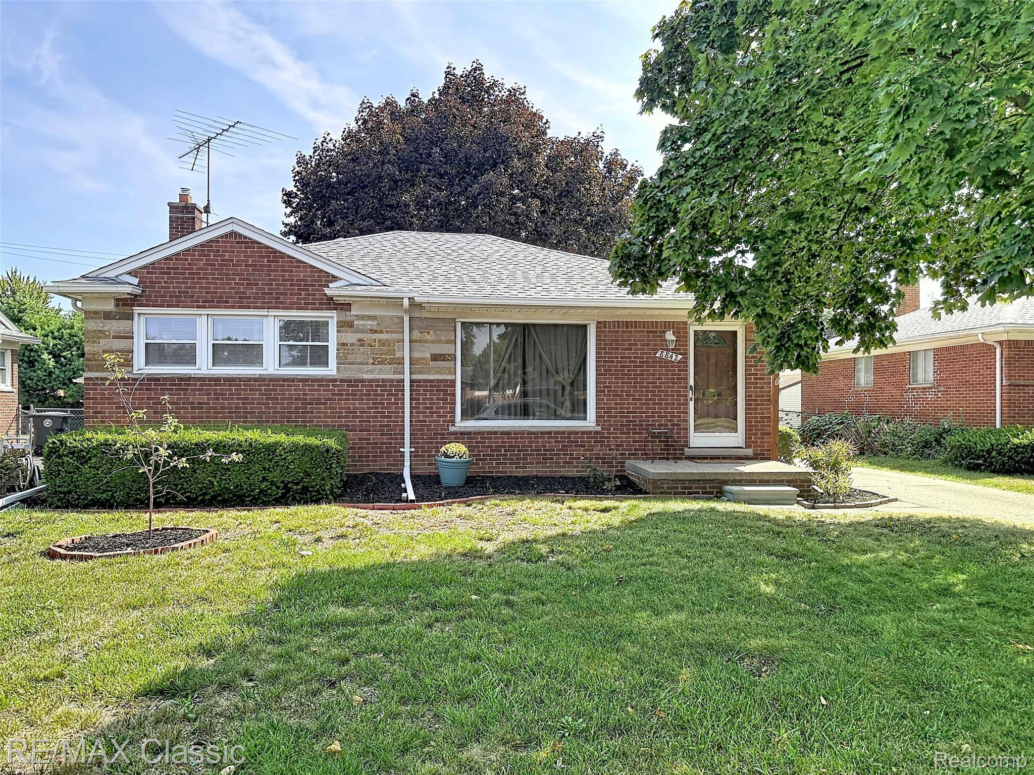 8842 Merriman RD, Livonia, MI 48150