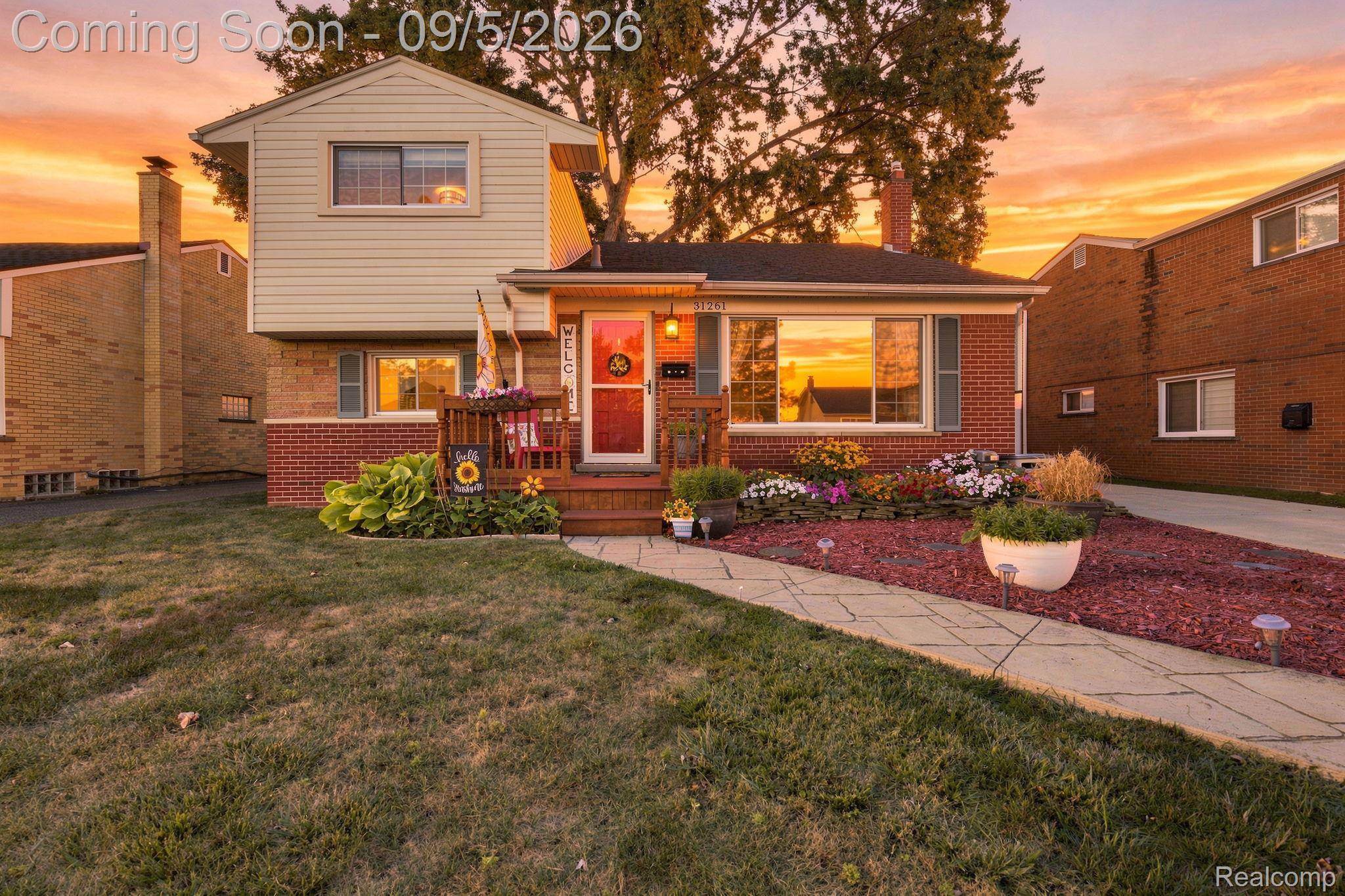 31261 Mackenzie DR, Westland, MI 48185