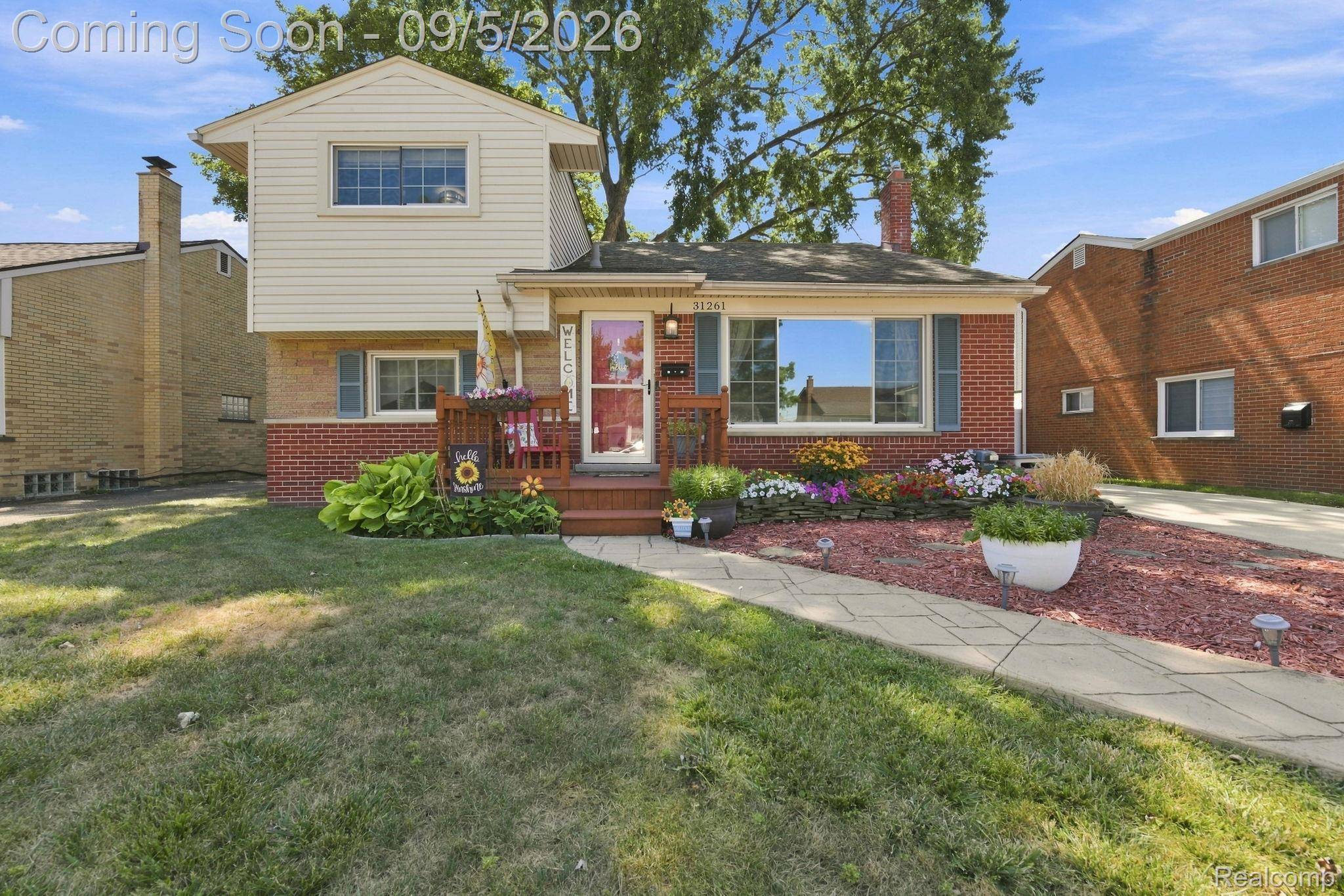 31261 Mackenzie DR, Westland, MI 48185