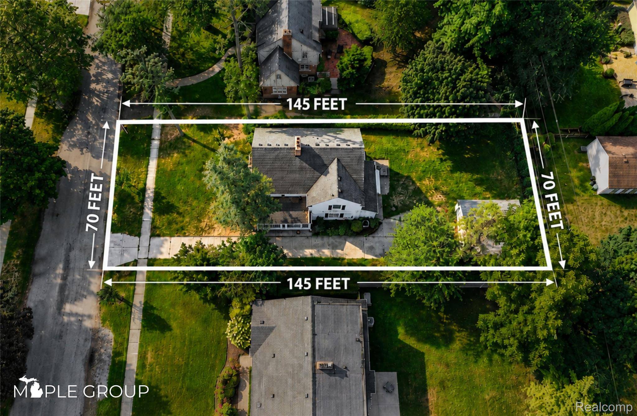 208 Larchlea DR, Birmingham, MI 48009