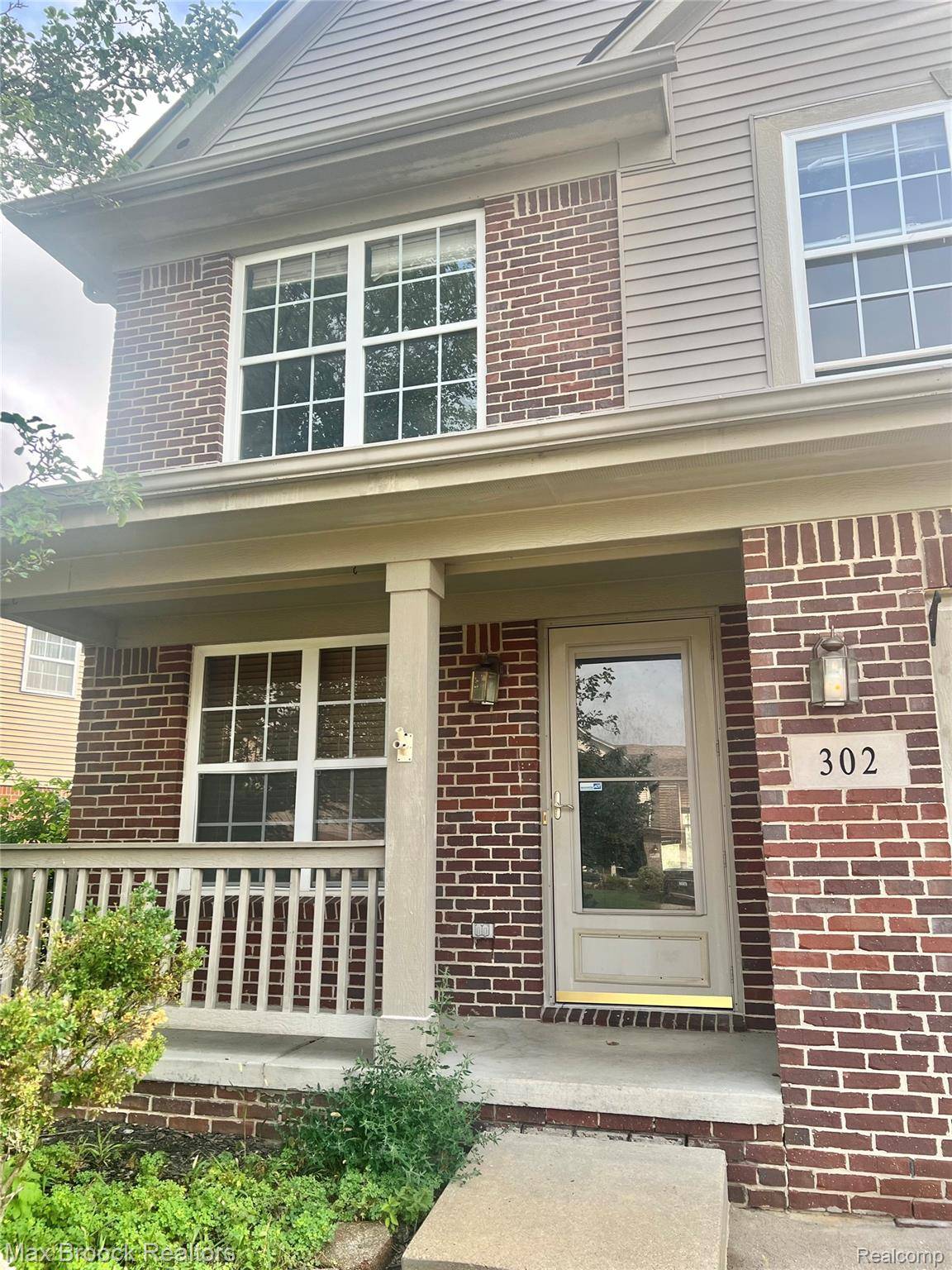 302 Summerfield DR, Westland, MI 48185