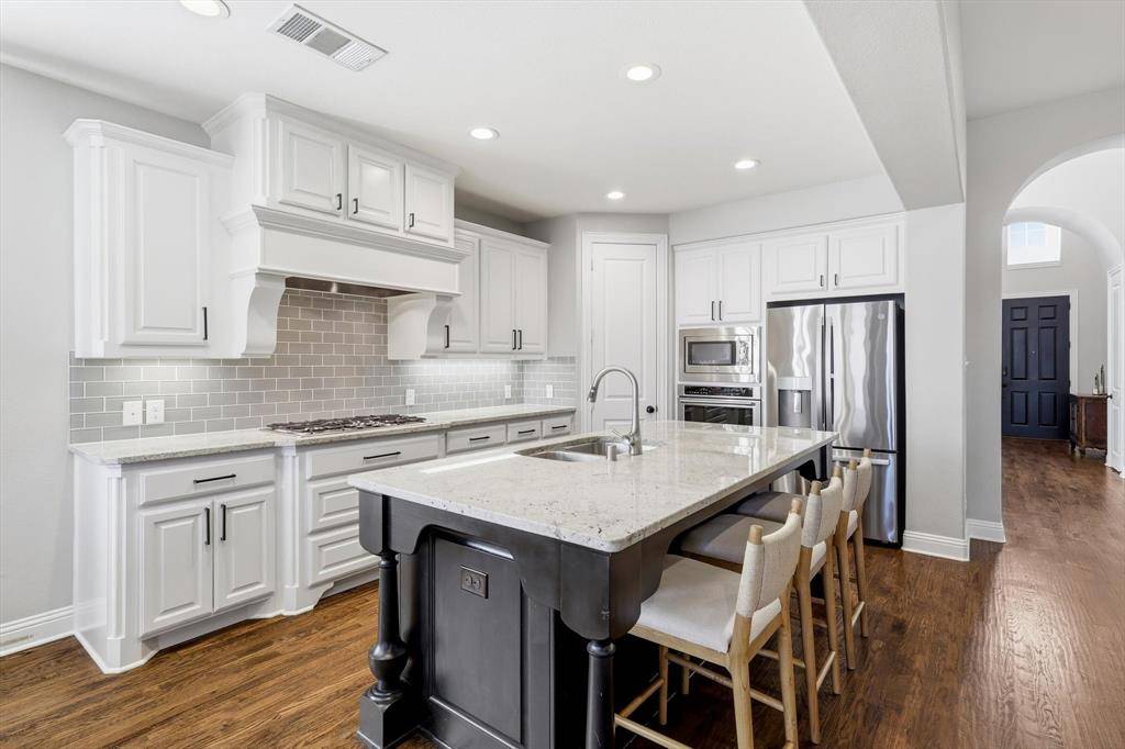 1008 W Bluff Way, Roanoke, TX 76262