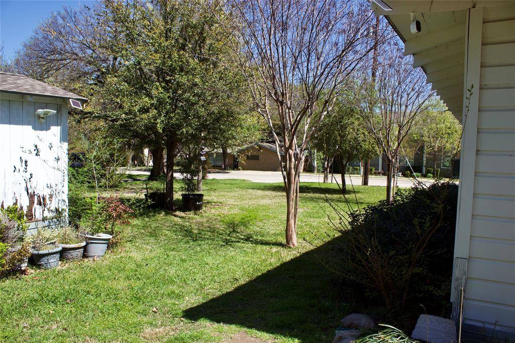 422 Smith Street, Grapevine, TX 76051