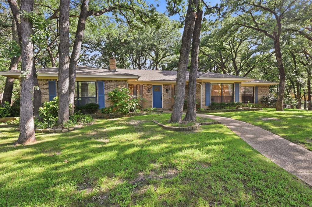 2108 Edgewood Court, Arlington, TX 76013