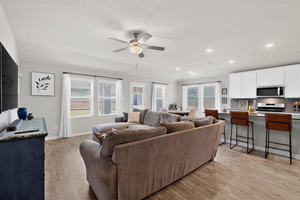 9537 Abington Avenue, Fort Worth, TX 76131