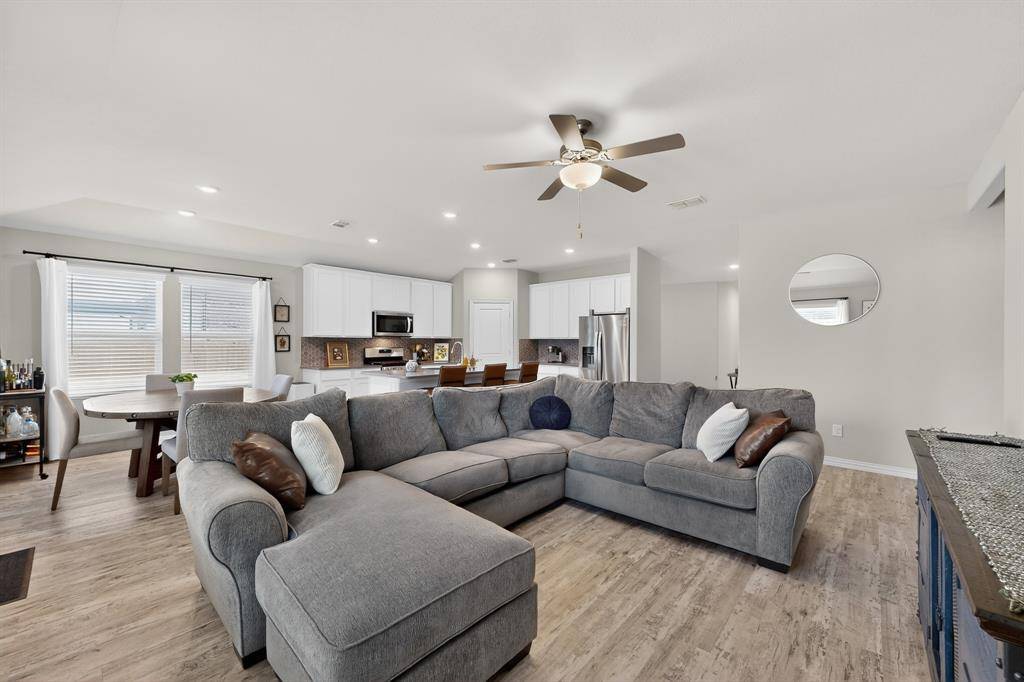 9537 Abington Avenue, Fort Worth, TX 76131