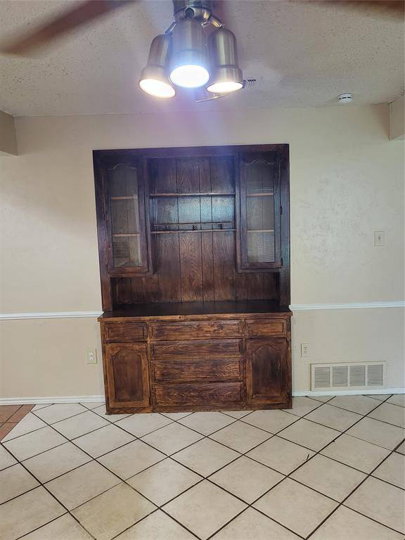 4200 Pyracantha Drive, Arlington, TX 76017