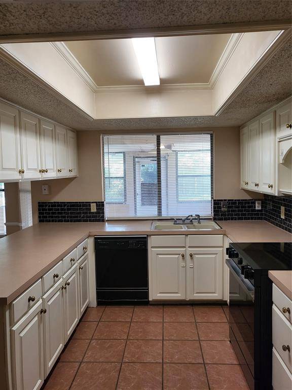 4200 Pyracantha Drive, Arlington, TX 76017