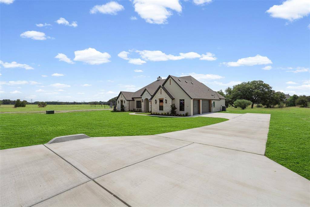 509 Acorn Trail, Granbury, TX 76049