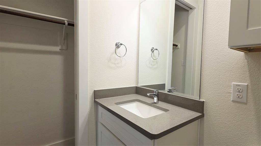 13222 Bee Street, Farmers Branch, TX 75234