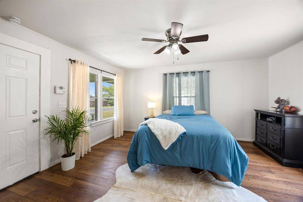 207 E 4th Street, Weatherford, TX 76086