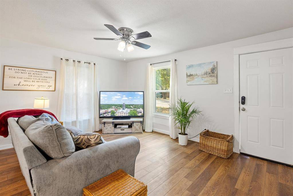 207 E 4th Street, Weatherford, TX 76086