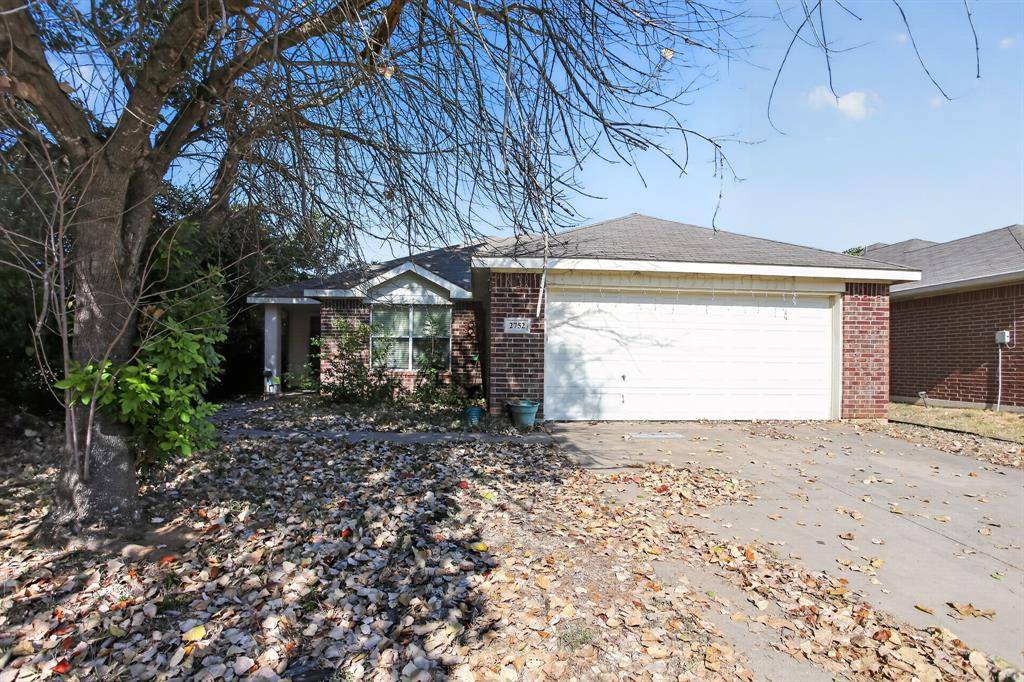 2752 Maegen Circle, Fort Worth, TX 76112