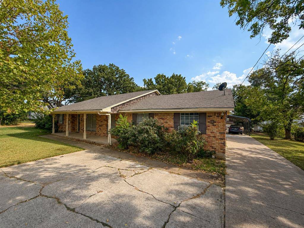 417 W Mccart Street, Krum, TX 76249