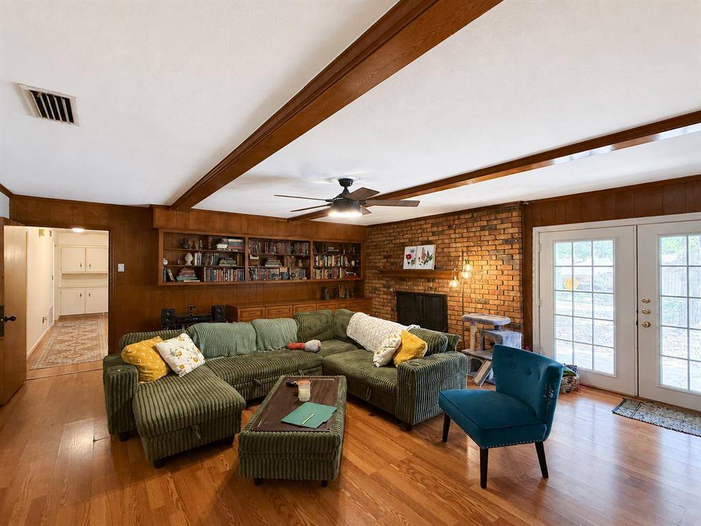 417 W Mccart Street, Krum, TX 76249