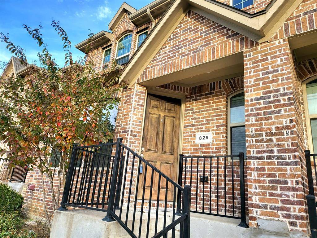 829 Ben Lane, Lewisville, TX 75056