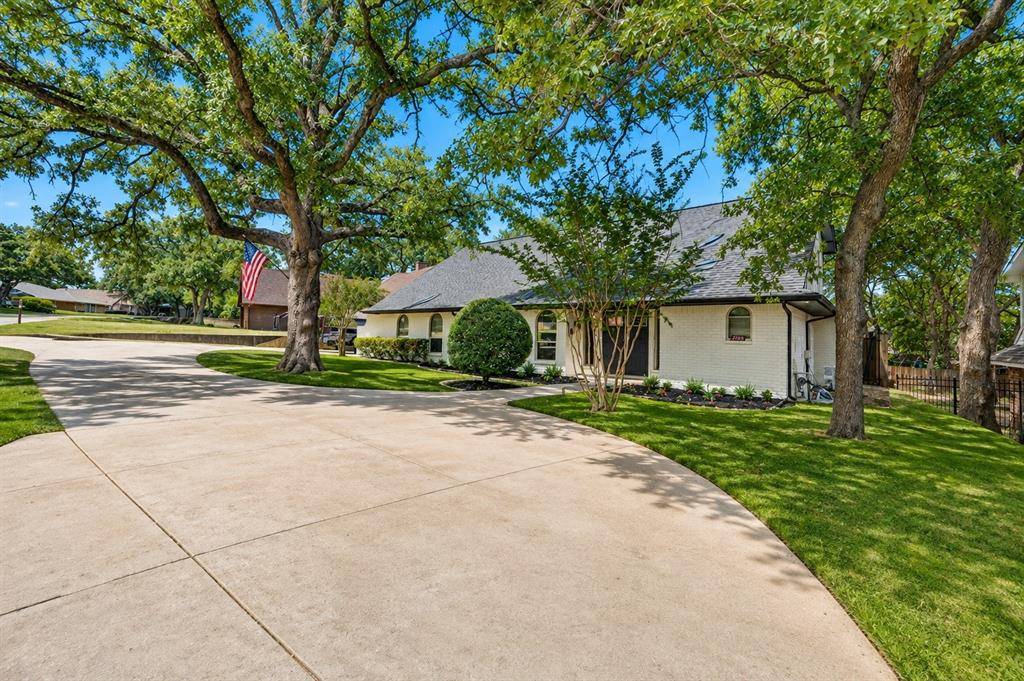 2105 Wilson Drive, Arlington, TX 76011