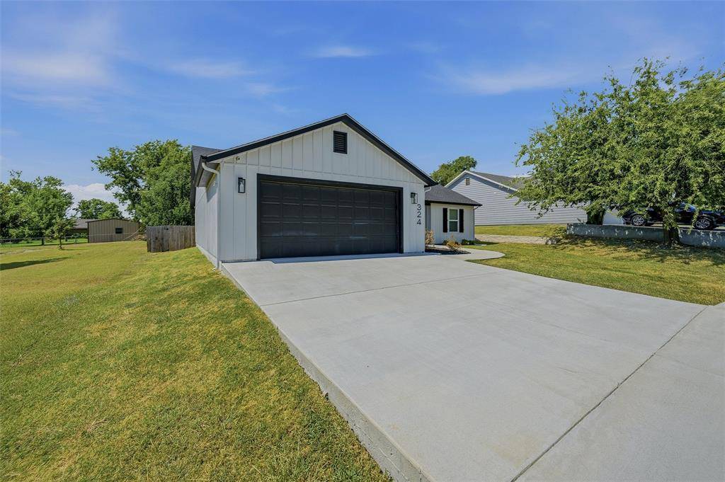 324 Hillcroft Road, Fort Worth, TX 76108