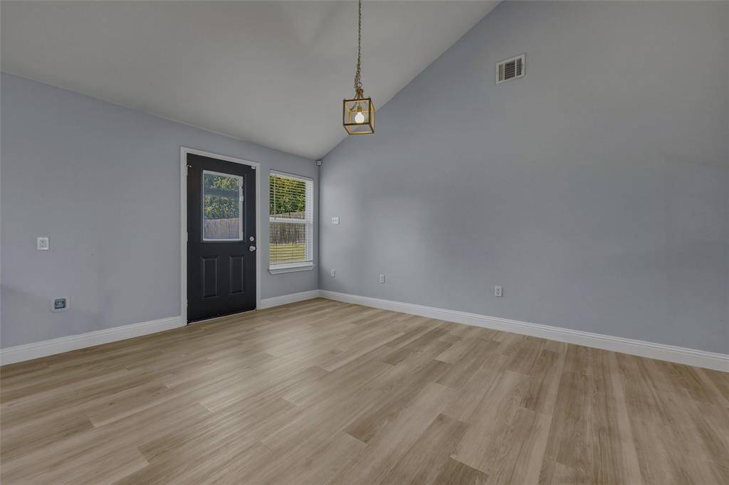 324 Hillcroft Road, Fort Worth, TX 76108