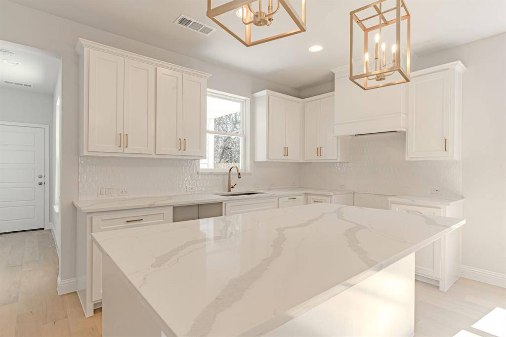244 Sunset Drive, Fort Worth, TX 76114