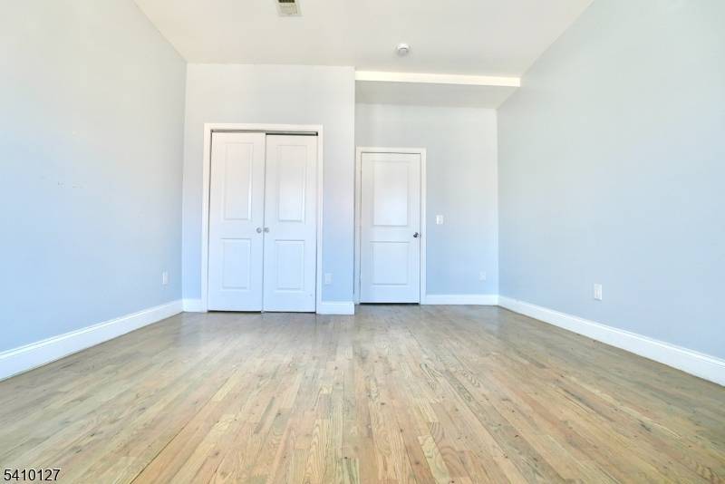 233 Bayview Ave, Jersey City, NJ 07305