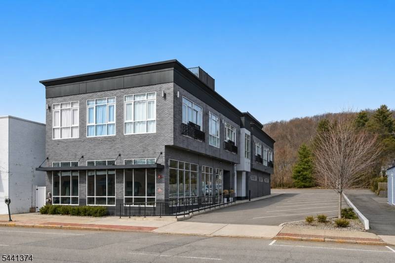 271 Millburn Ave #2A, Millburn Twp., NJ 07041
