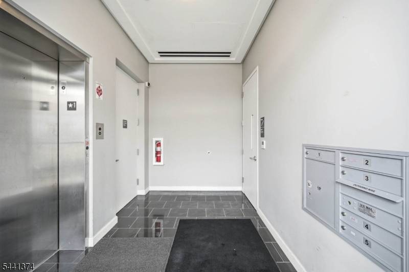 271 Millburn Ave #2A, Millburn Twp., NJ 07041