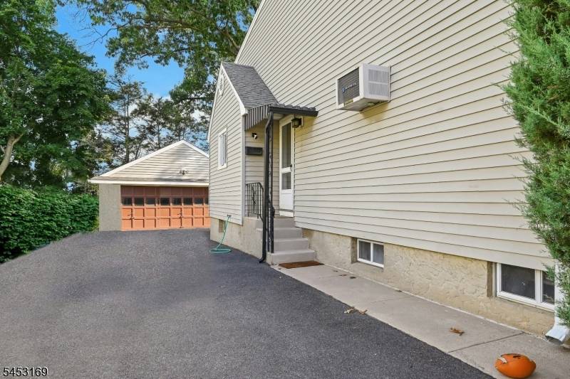 44 N 12Th St, Hawthorne Boro, NJ 07506