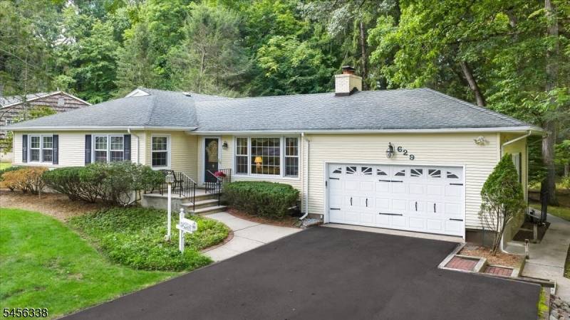 629 Lawlins Rd, Wyckoff Twp., NJ 07481