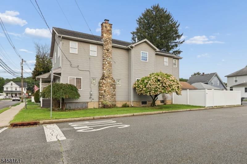 12 2Nd St, Wanaque Boro, NJ 07465