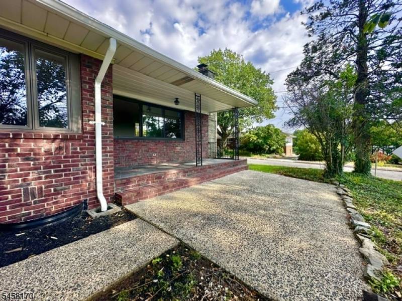 16 Charlotte St, Sayreville Boro, NJ 08872