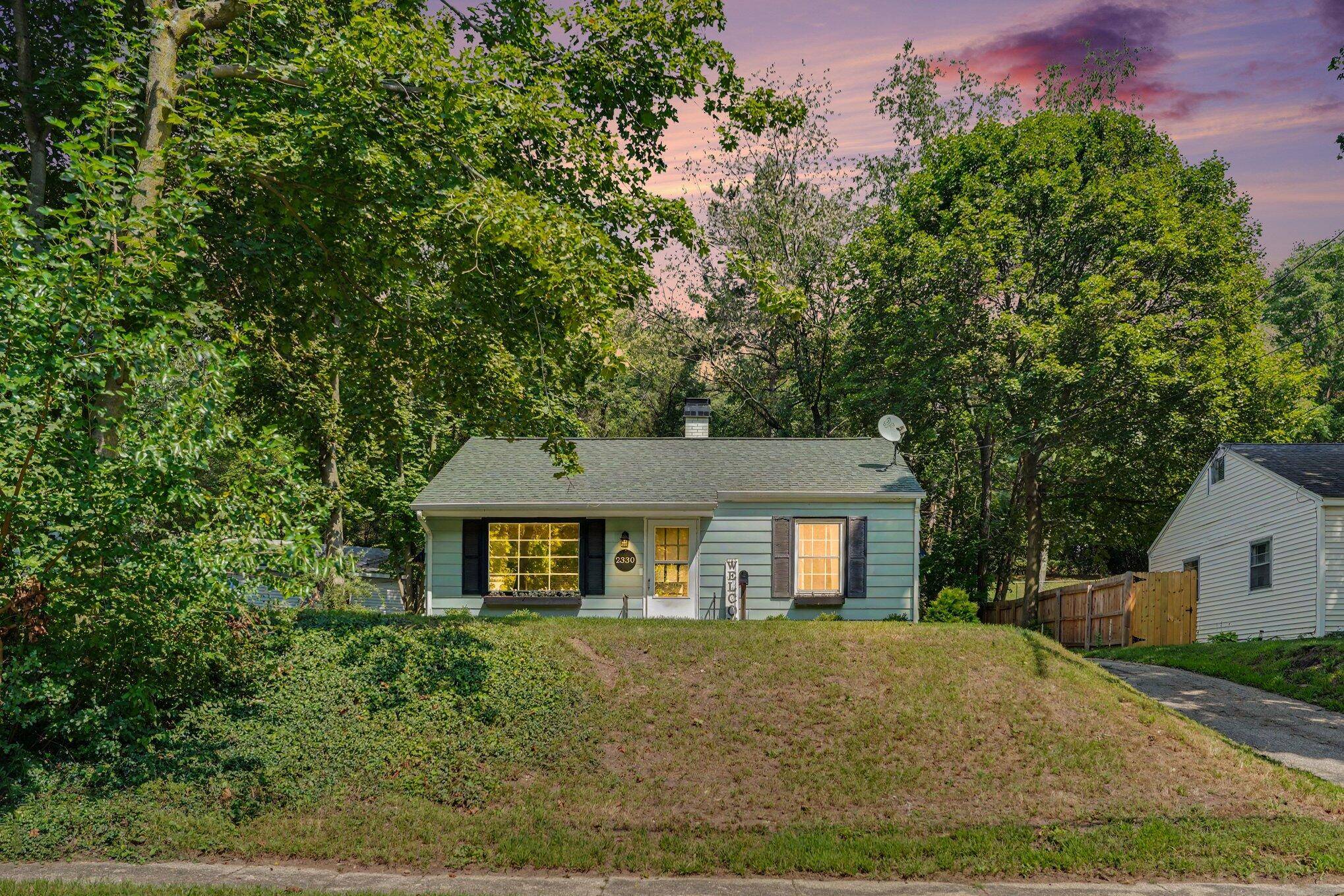 2330 Hillsdale AVE, Kalamazoo Twp, MI 49006
