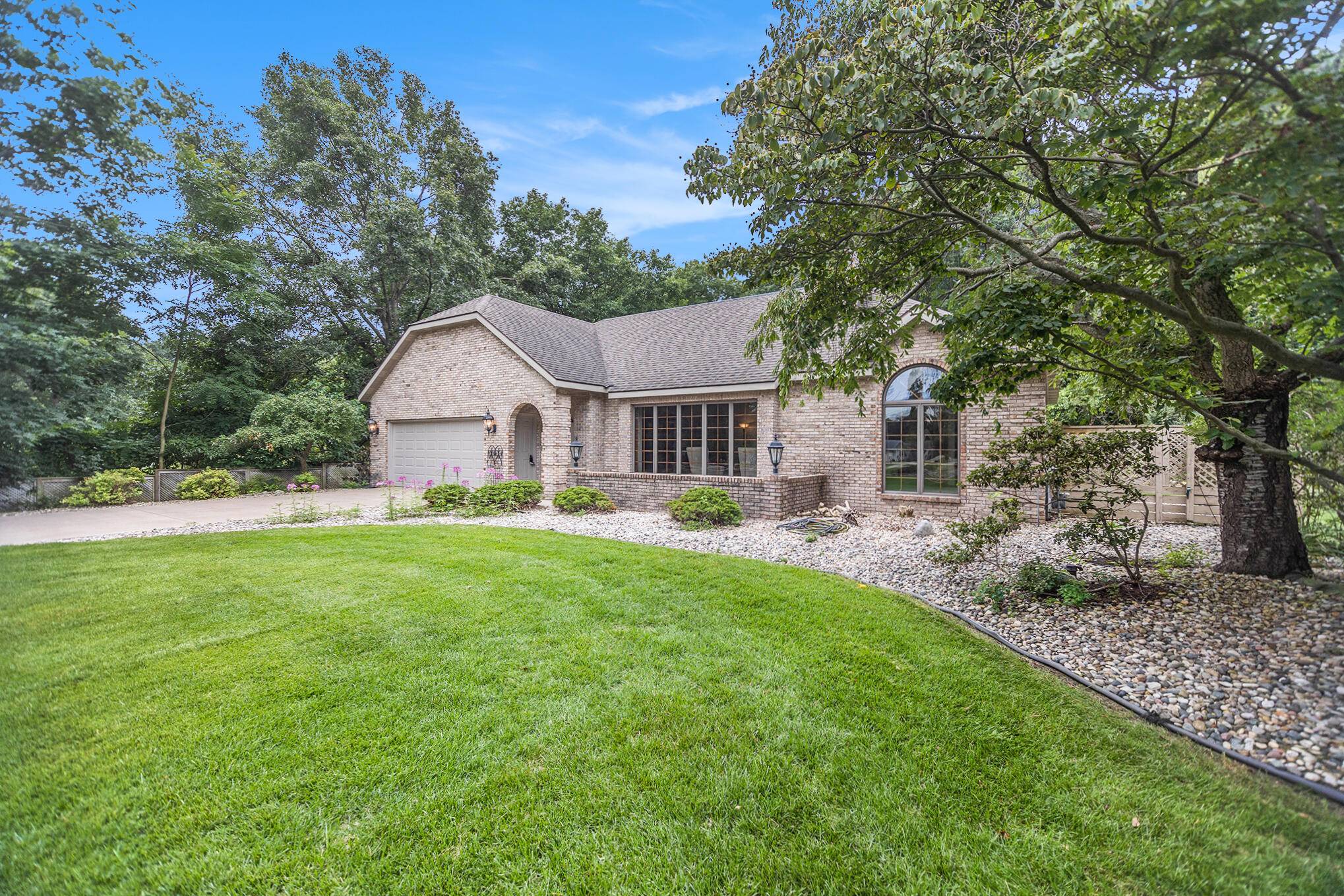 432 N Division AVE, Park Twp, MI 49424