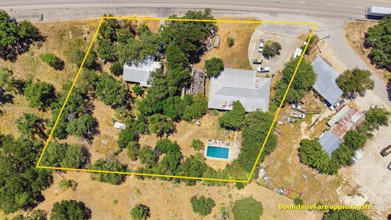1909 and 1907 S Highway 183 / S Key Avenue, Lampasas, TX 76550