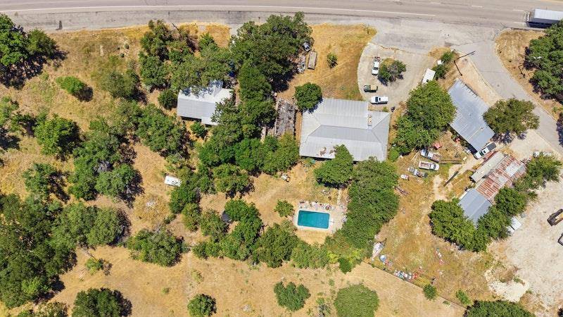 1909 and 1907 S Highway 183 / S Key Avenue, Lampasas, TX 76550