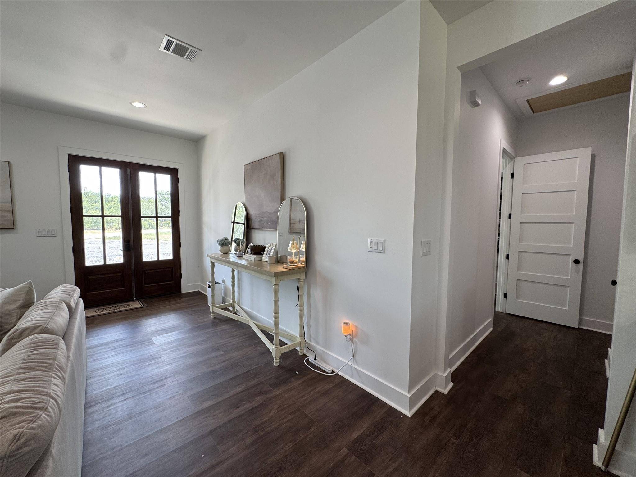 1353 Red Town RD #B, Elgin, TX 78621