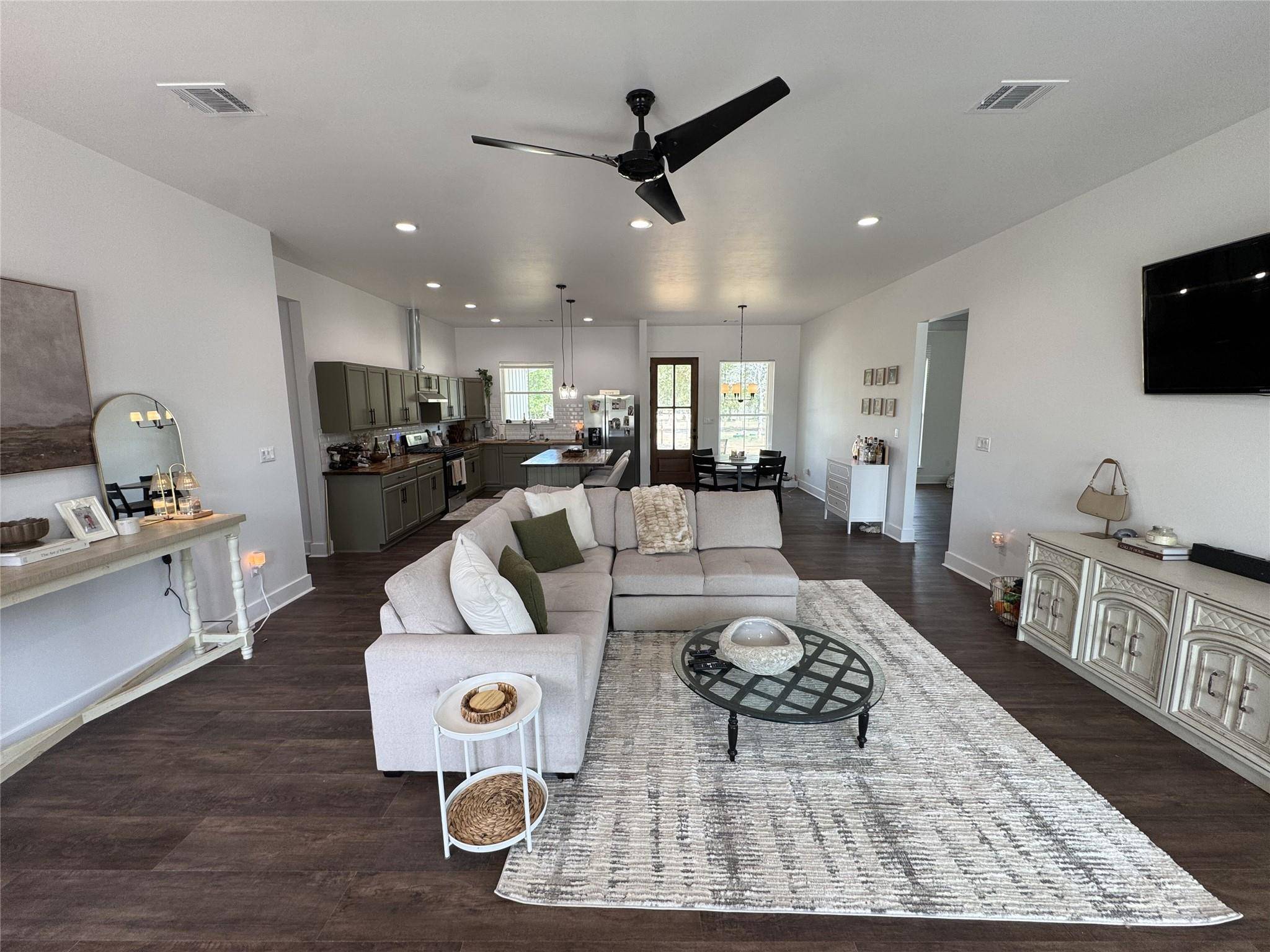 1353 Red Town RD #B, Elgin, TX 78621