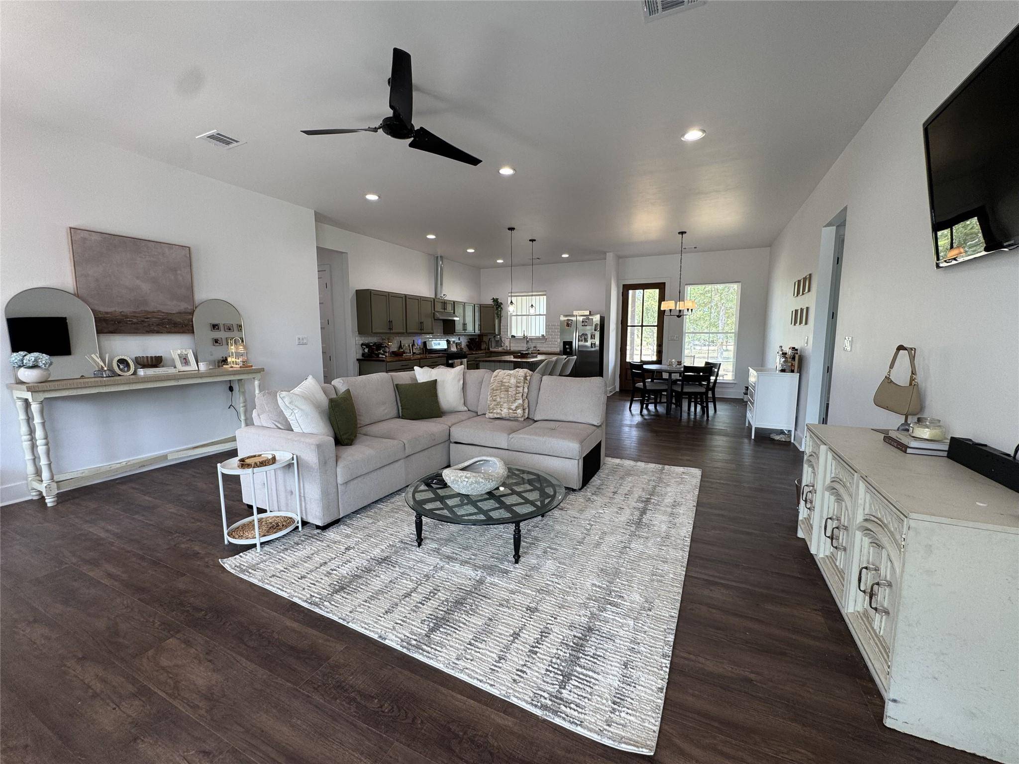 1353 Red Town RD #B, Elgin, TX 78621