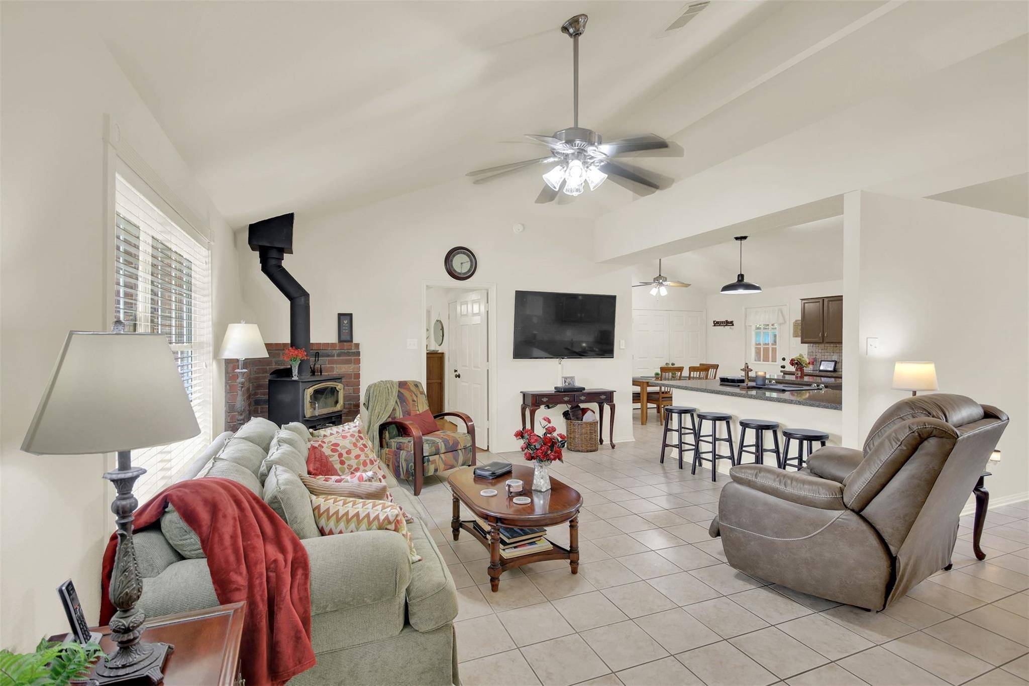 107 Taylor DR, Spicewood, TX 78669