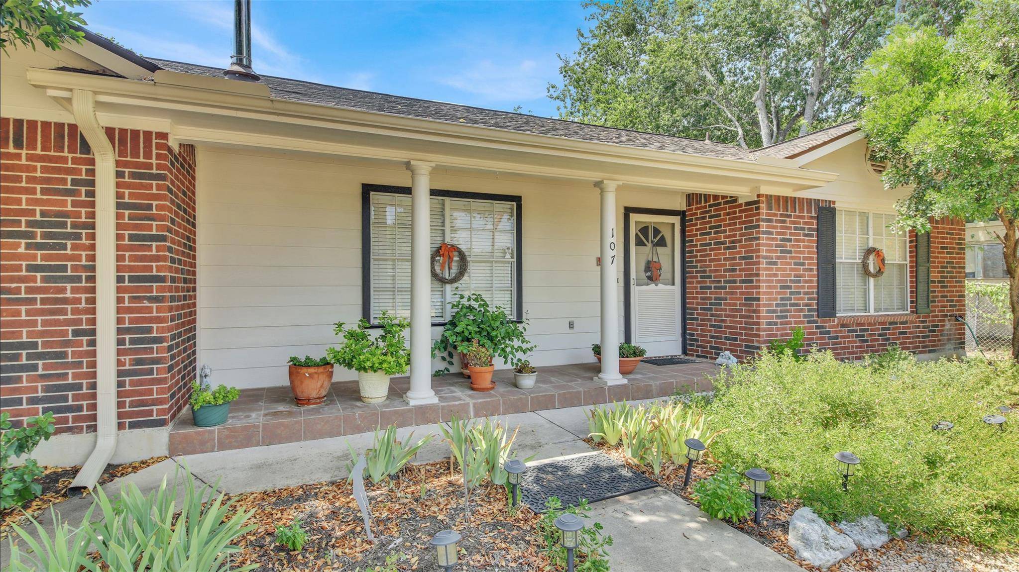 107 Taylor DR, Spicewood, TX 78669