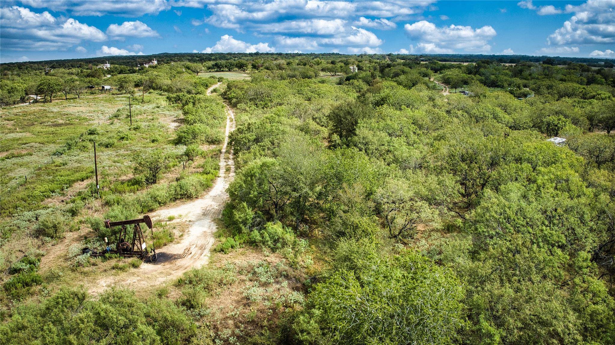 2900 Salt Flat RD, Luling, TX 78648