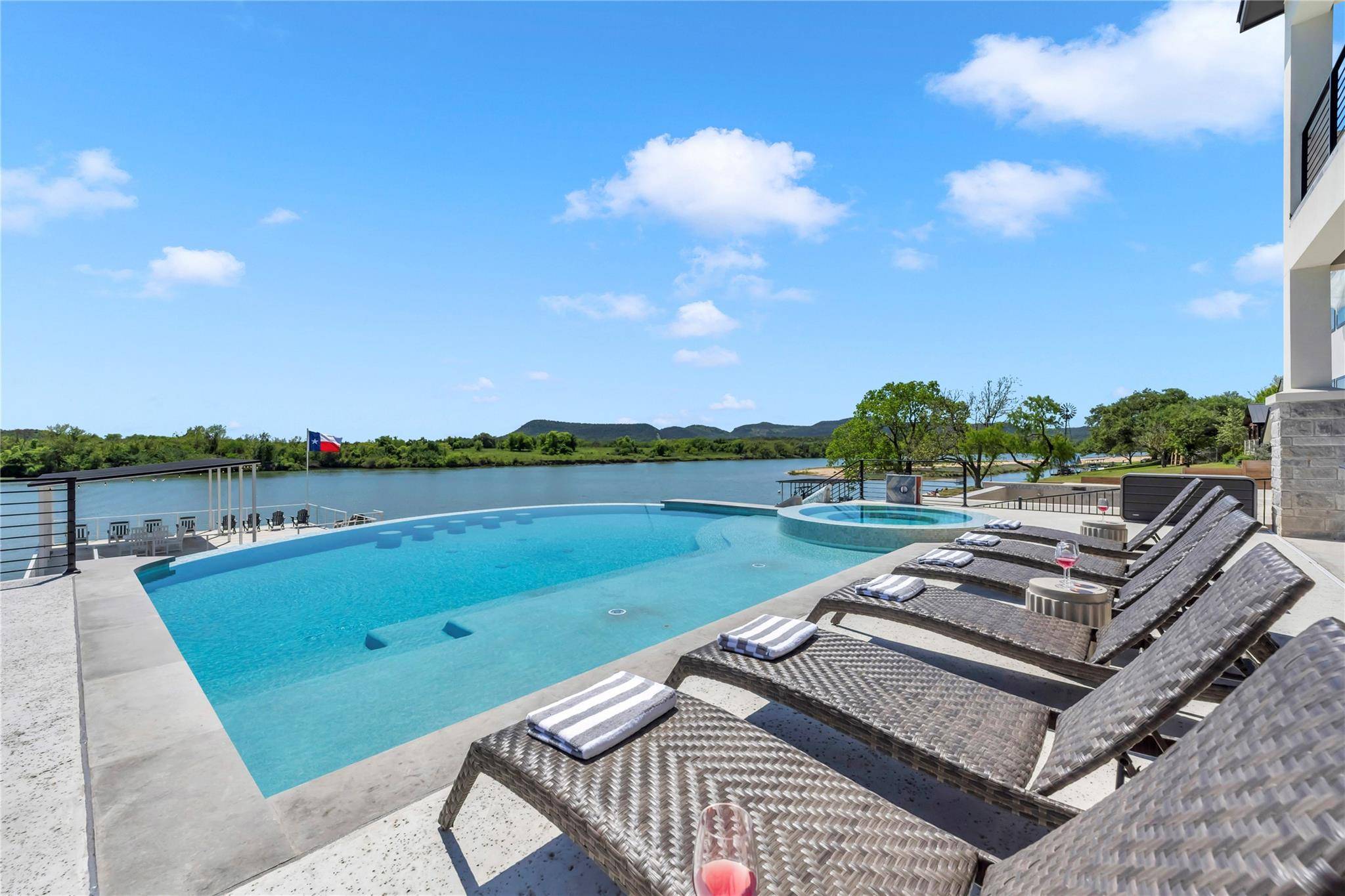 3204 River Oaks DR, Kingsland, TX 78639