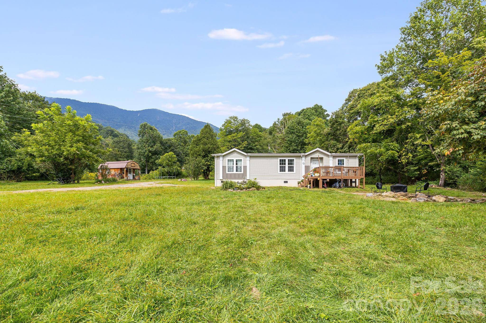 36 Woodrat DR, Burnsville, NC 28714