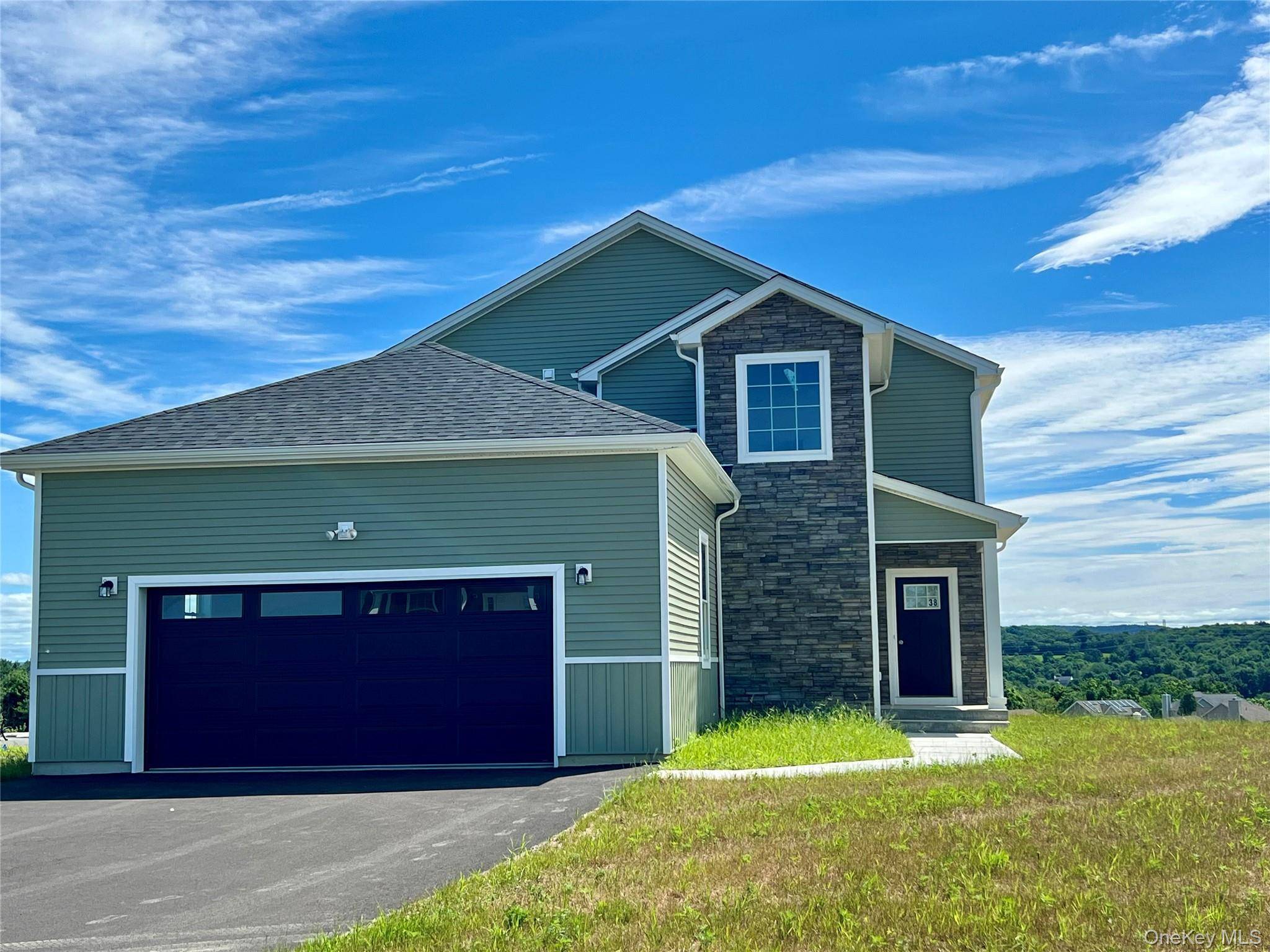 38 Dartmouth DR, Poughkeepsie, NY 12603