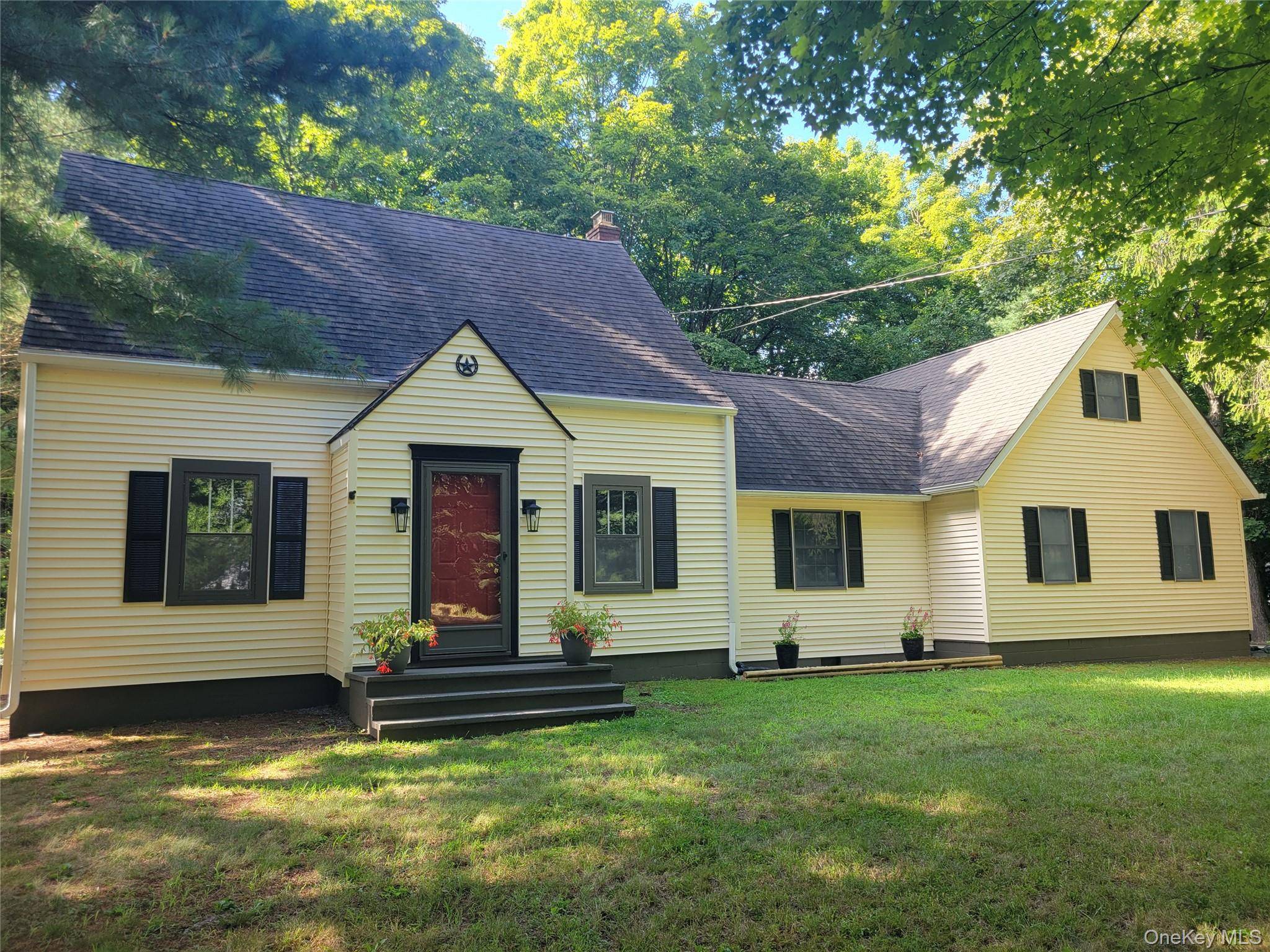 1078 Salt Point TPKE, Pleasant Valley, NY 12569
