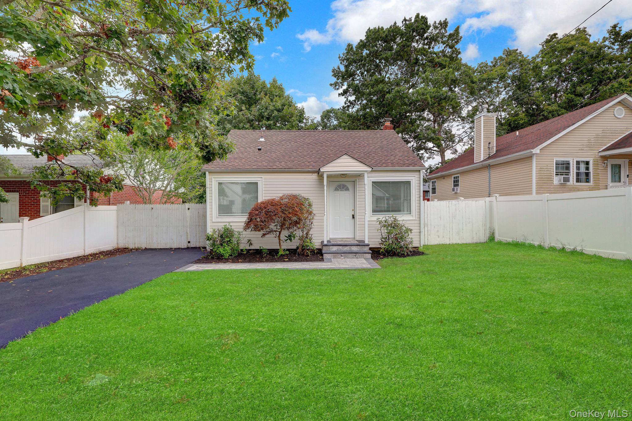 386 Tallwood DR, Shirley, NY 11967