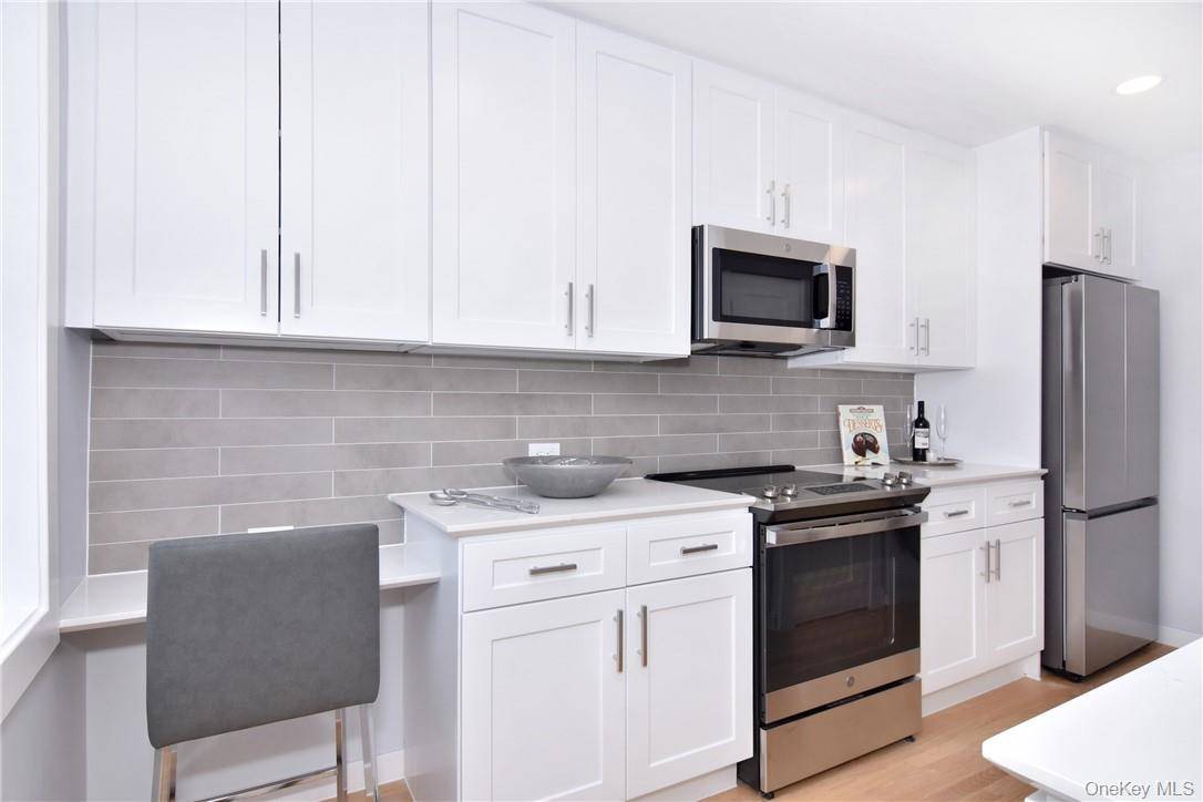 235 Wolfs LN #3A, Pelham, NY 10803