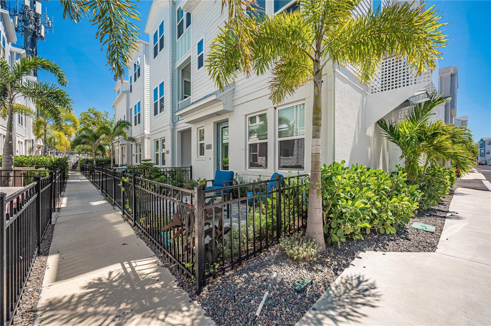 2400 EZZELL CT, Sarasota, FL 34237
