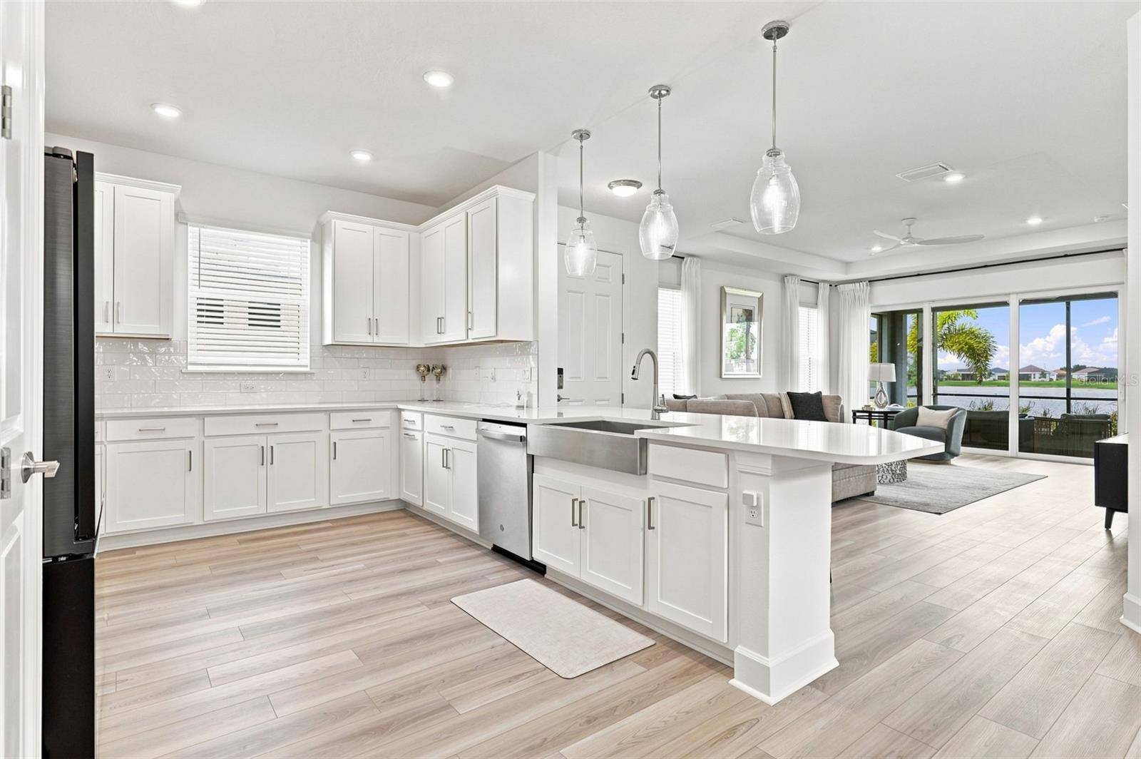 3165 ALBA CIR, Bradenton, FL 34211