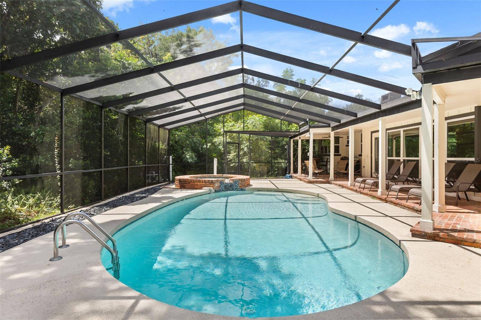 1602 COUNTRY CLUB RD, Eustis, FL 32726